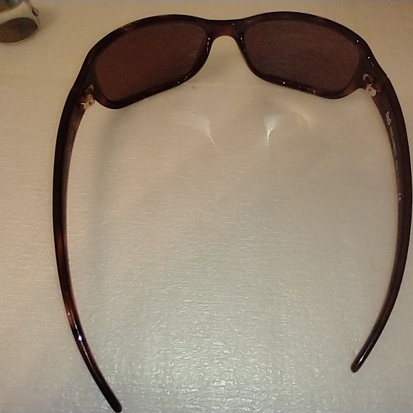 Sun glasses - Picture 5 of 7